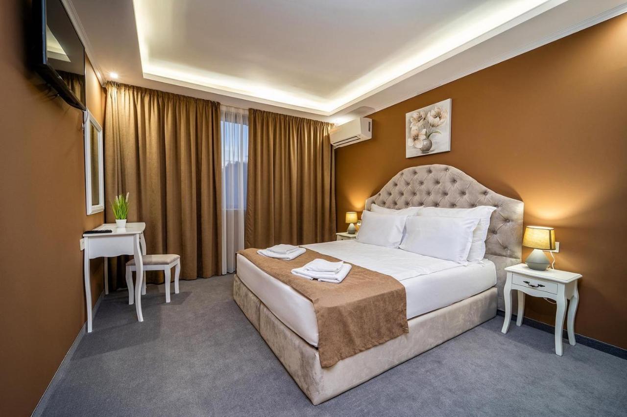 Rivera Hotel *